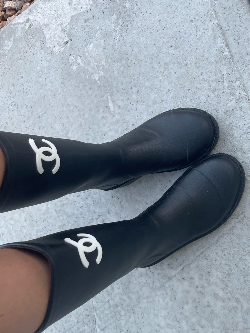 Knee-High Rain Boots black and white